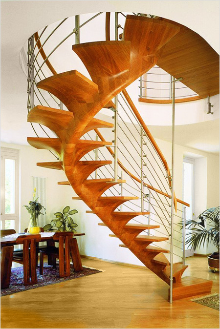 Дизайнерская деревянная лестница на одном косоуре