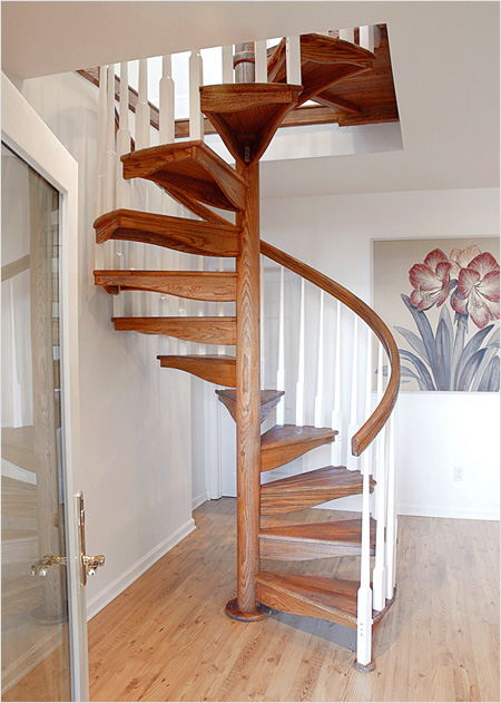 Дизайнерская винтовая лестница из дерева
