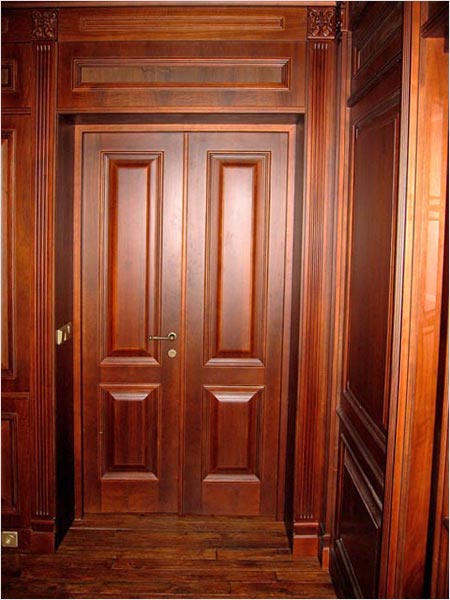 Двері з дерев'яного масиву